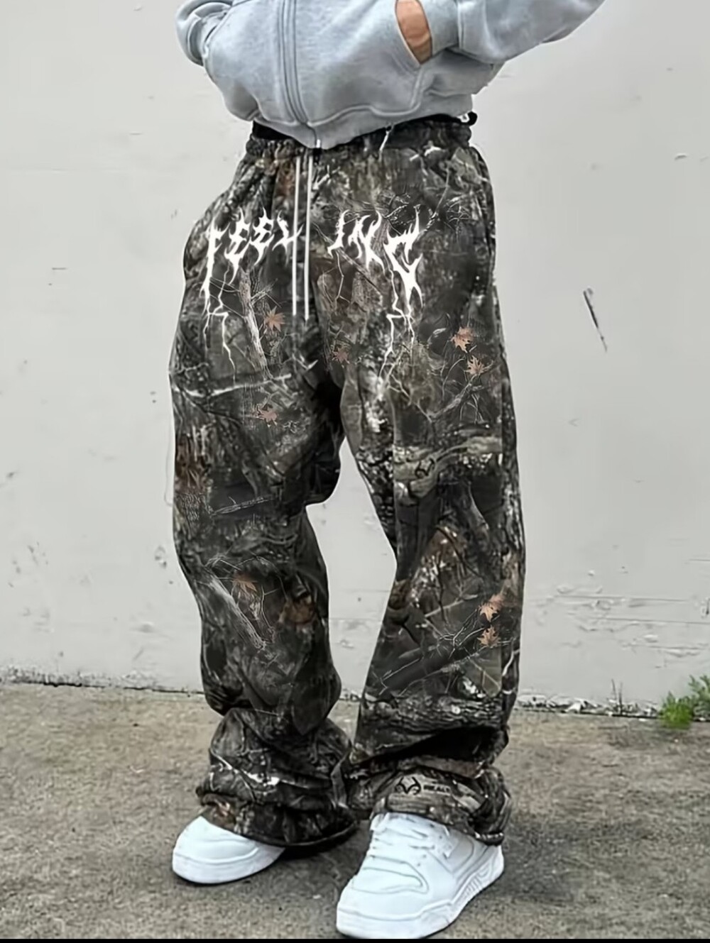 Men's Relaxed-Fit Pants. 3D Leaf Camo Design. Elastic Waistband . Soft Materia
